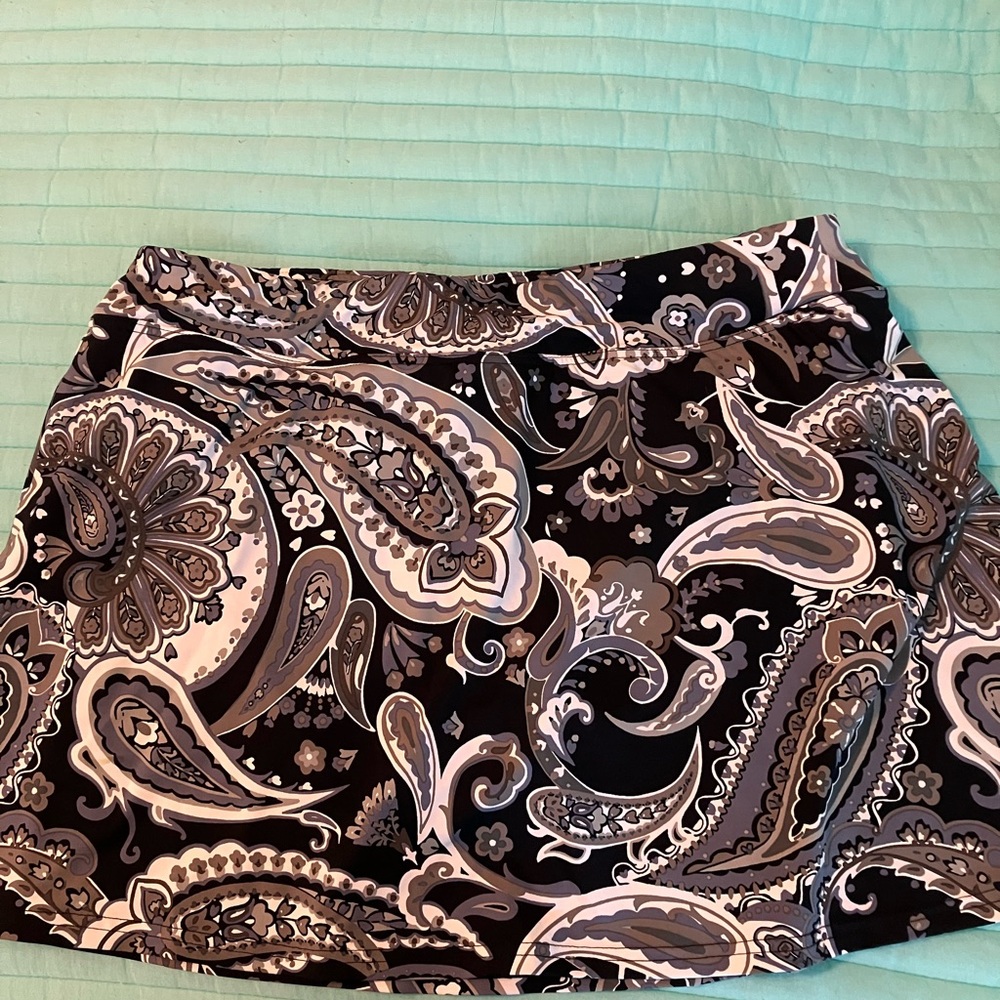 Land’s End Paisley Print Women's swim bottom. Size 10
Black/White/Grey